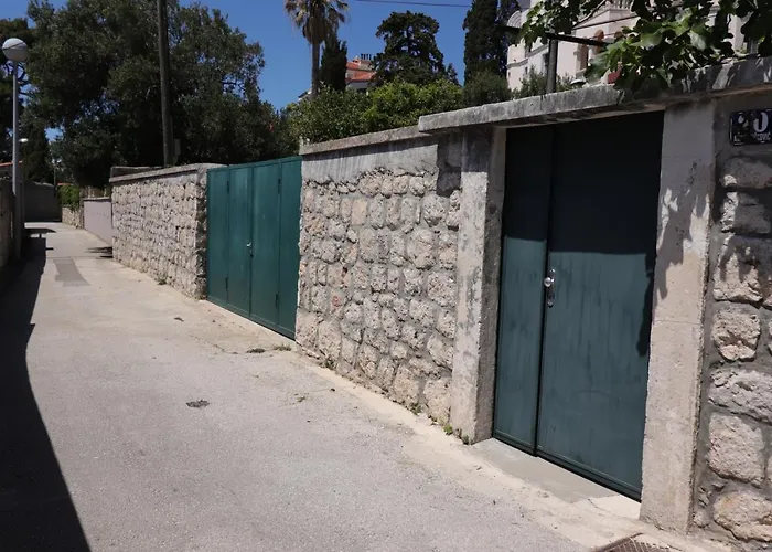 Studio Apartments Kalma